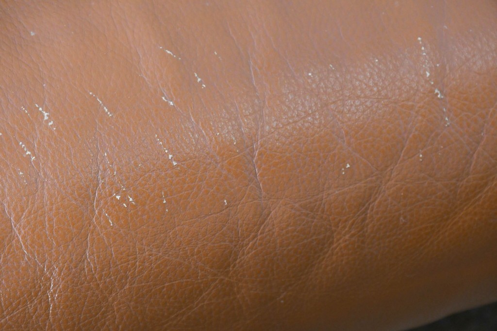 中古　国産職人手作り　アサヒ木工　本革(一部合皮)　木肘が印象的な2人掛けソファ　定価約24万円　(R-087253)