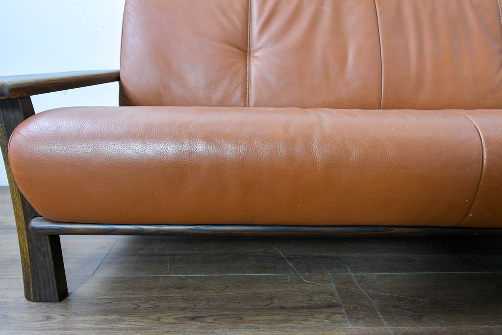 中古　国産職人手作り　アサヒ木工　本革(一部合皮)　木肘が印象的な2人掛けソファ　定価約24万円　(R-087253)