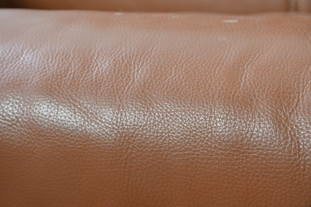 中古　国産職人手作り　アサヒ木工　本革(一部合皮)　木肘が印象的な2人掛けソファ　定価約24万円　(R-087253)