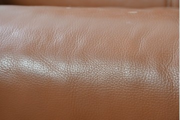 中古　国産職人手作り　アサヒ木工　本革(一部合皮)　木肘が印象的な2人掛けソファ　定価約24万円　(R-087253)