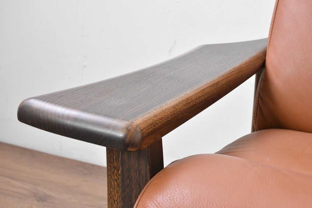 中古　国産職人手作り　アサヒ木工　本革(一部合皮)　木肘が印象的な2人掛けソファ　定価約24万円　(R-087253)