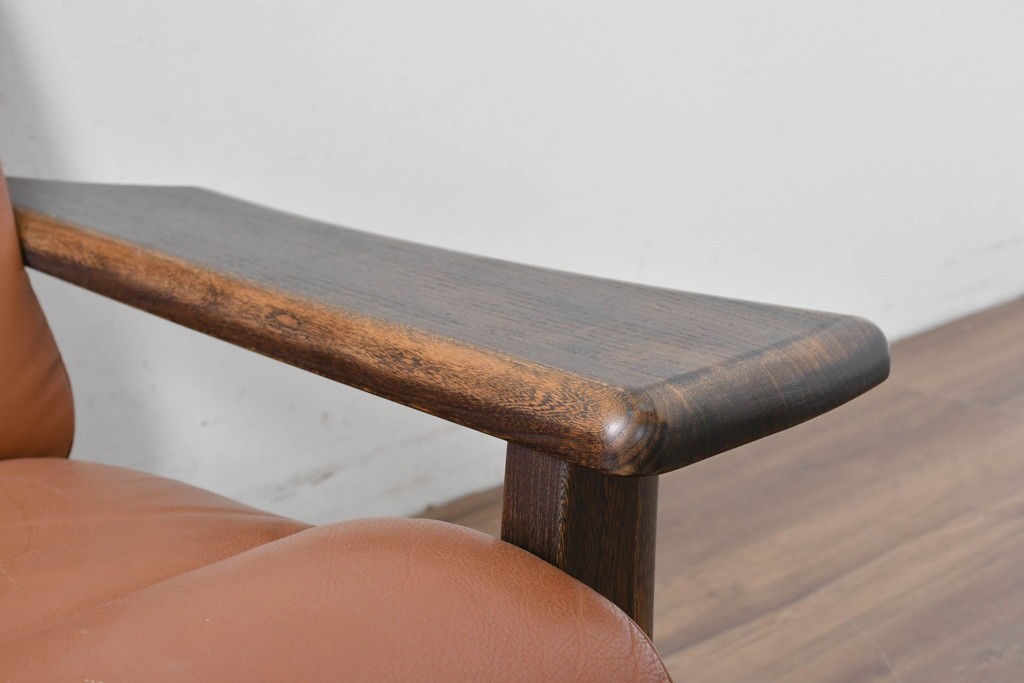 中古　国産職人手作り　アサヒ木工　本革(一部合皮)　木肘が印象的な2人掛けソファ　定価約24万円　(R-087253)