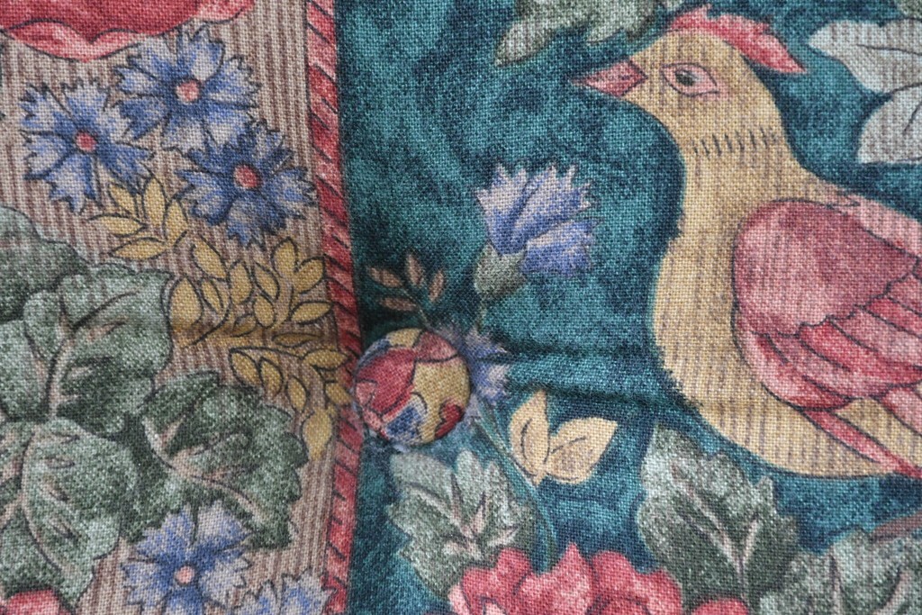 中古　カントリーハウス　Brugge(ブルージュ)　優雅な花鳥柄の一人掛けソファ　定価約19万円　(R-087255)