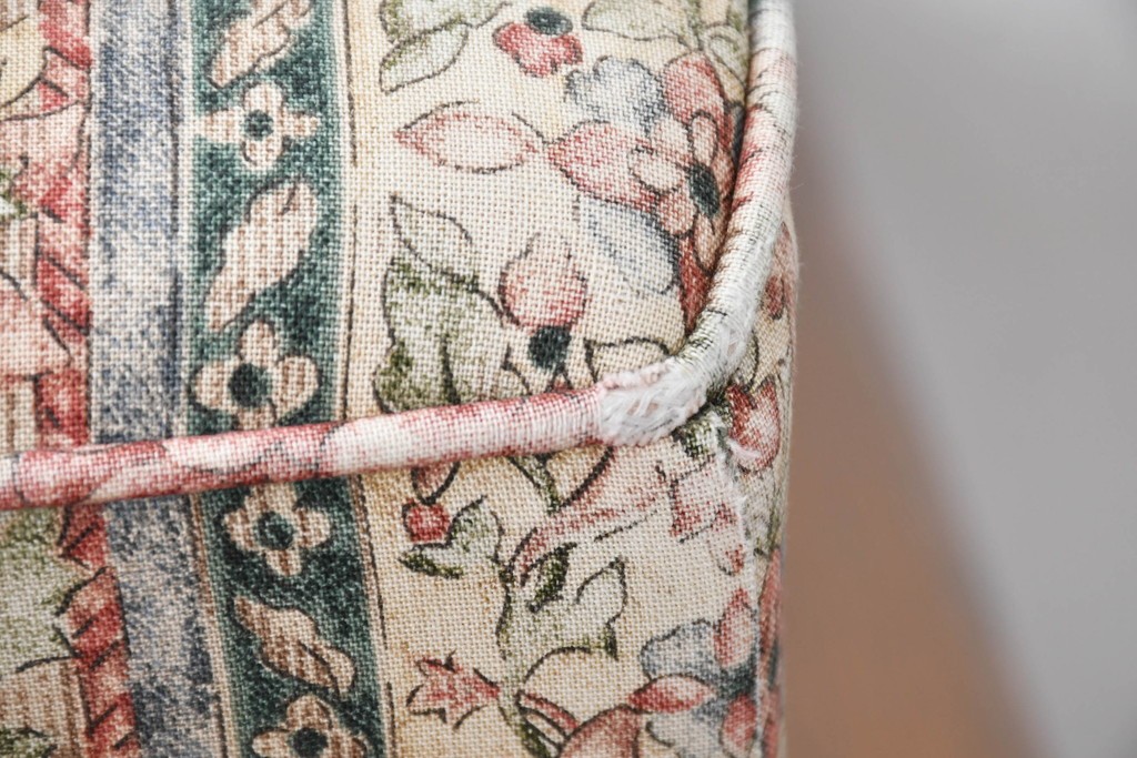 中古　カントリーハウス　Brugge(ブルージュ)　優雅な花鳥柄の一人掛けソファ　定価約19万円　(R-087255)