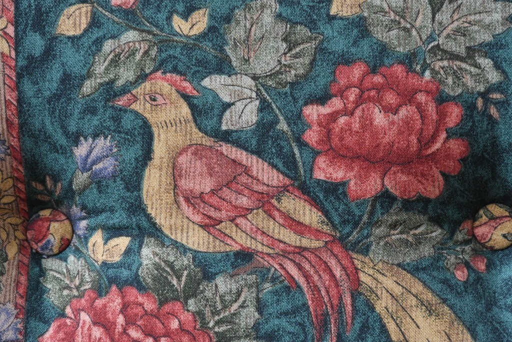 中古　三越家具　COUNTRY HOUSE(カントリーハウス)　Brugge(ブルージュ)　優雅な花鳥柄の一人掛けソファ　定価約19万円　(R-087255)