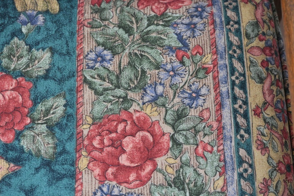 中古　三越家具　COUNTRY HOUSE(カントリーハウス)　Brugge(ブルージュ)　優雅な花鳥柄の一人掛けソファ　定価約19万円　(R-087255)