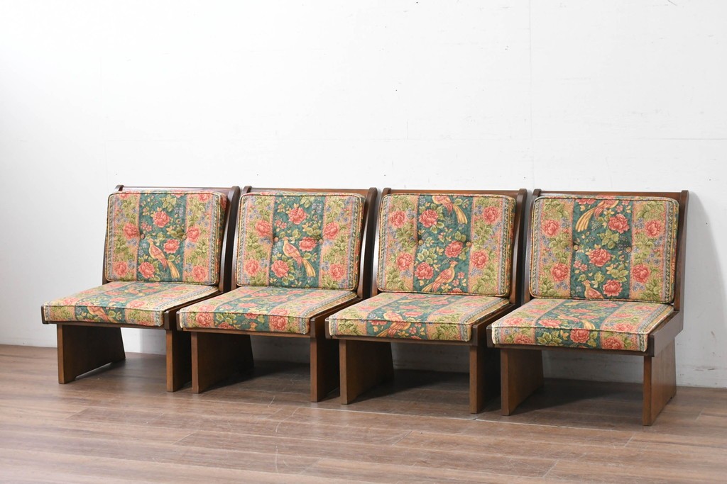 中古　カントリーハウス　Brugge(ブルージュ)　華やかな花鳥柄のラウンジチェア4脚　セット定価約41万円　(R-087256)