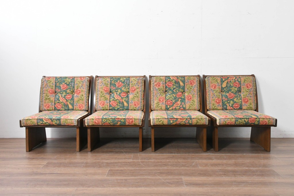 中古　カントリーハウス　Brugge(ブルージュ)　華やかな花鳥柄のラウンジチェア4脚　セット定価約41万円　(R-087256)