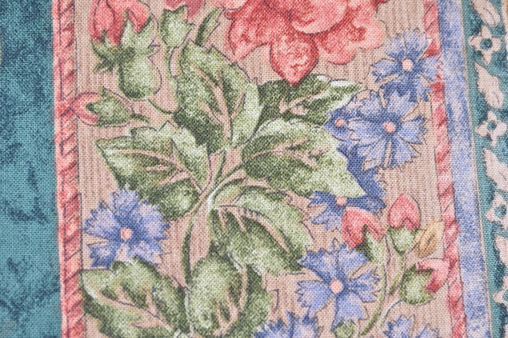 中古　カントリーハウス　Brugge(ブルージュ)　華やかな花鳥柄のラウンジチェア4脚　セット定価約41万円　(R-087256)