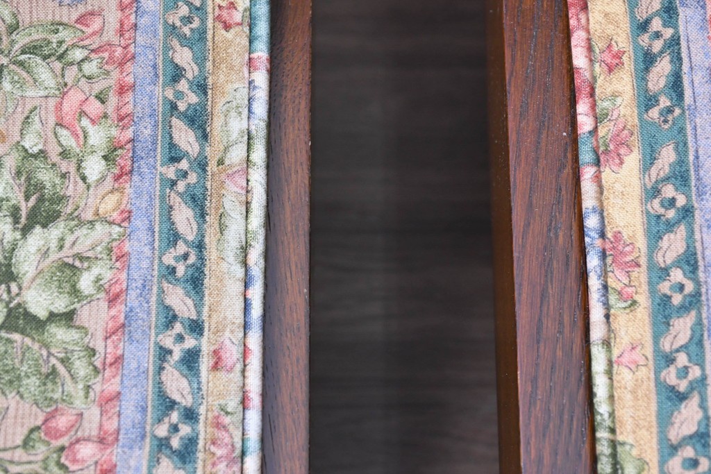 中古　カントリーハウス　Brugge(ブルージュ)　華やかな花鳥柄のラウンジチェア4脚　セット定価約41万円　(R-087256)