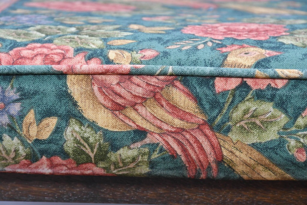 中古　カントリーハウス　Brugge(ブルージュ)　華やかな花鳥柄のラウンジチェア4脚　セット定価約41万円　(R-087256)