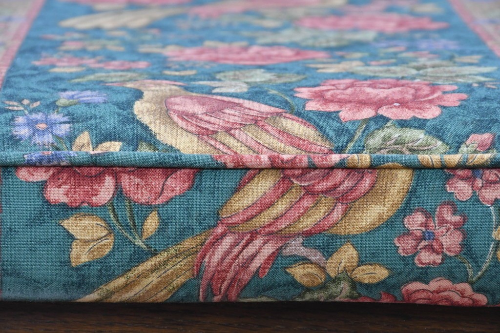 中古　カントリーハウス　Brugge(ブルージュ)　華やかな花鳥柄のラウンジチェア4脚　セット定価約41万円　(R-087256)