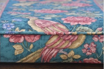 中古　カントリーハウス　Brugge(ブルージュ)　華やかな花鳥柄のラウンジチェア4脚　セット定価約41万円　(R-087256)