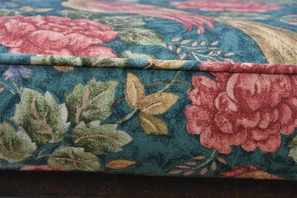 中古　カントリーハウス　Brugge(ブルージュ)　華やかな花鳥柄のラウンジチェア4脚　セット定価約41万円　(R-087256)