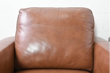 中古　美品　IDC大塚家具取り扱い　ゆったりくつろげる一人掛けレザーソファ2脚セット　(R-087257)