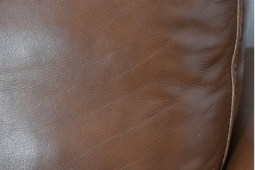 中古　美品　IDC大塚家具取り扱い　ゆったりくつろげる一人掛けレザーソファ2脚セット　(R-087257)