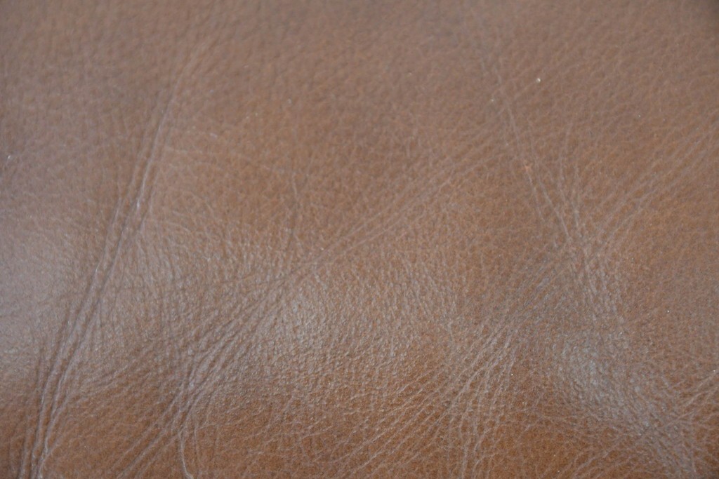 中古　美品　IDC大塚家具取り扱い　ゆったりくつろげる一人掛けレザーソファ2脚セット　(R-087257)