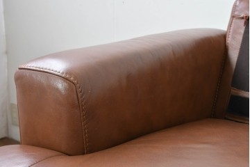 中古　美品　IDC大塚家具取り扱い　ゆったりくつろげる一人掛けレザーソファ2脚セット　(R-087257)