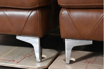 中古　美品　IDC大塚家具取り扱い　ゆったりくつろげる一人掛けレザーソファ2脚セット　(R-087257)