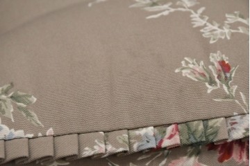 中古　美品　飛騨産業　キツツキ　穂高シリーズ　花柄とフリルが華やかな1人掛けソファ5脚セット　定価(5脚合計)約65万円　(R-087258)