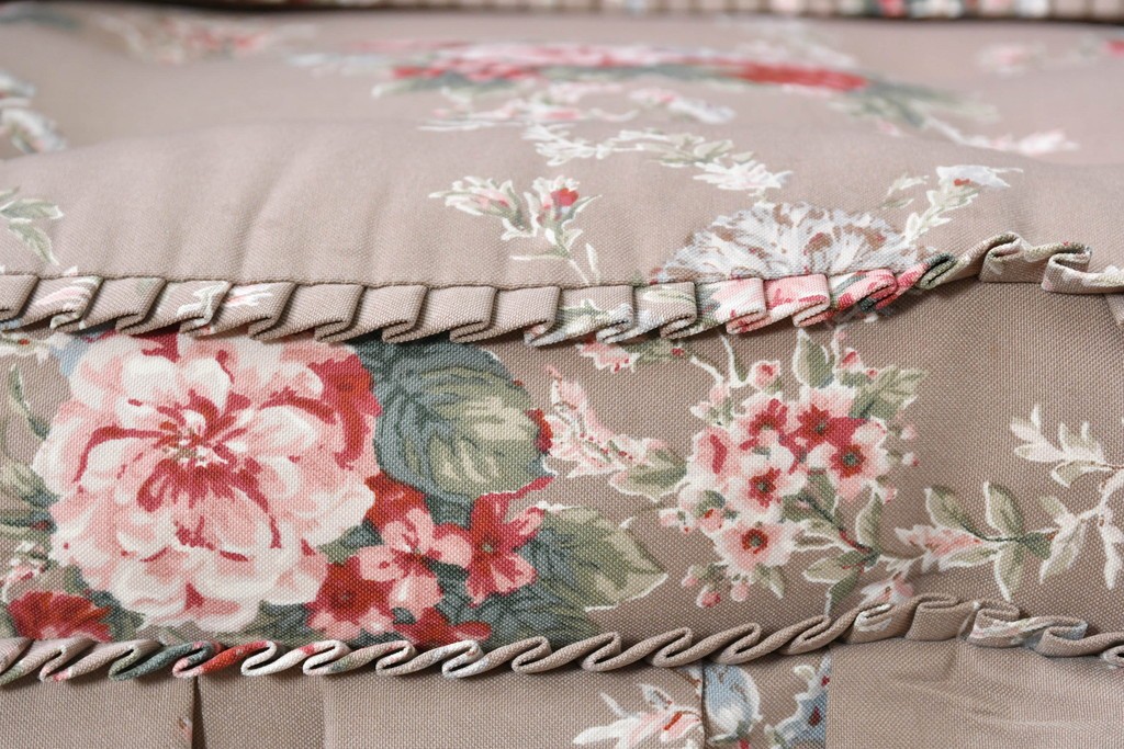 中古　美品　飛騨産業　キツツキ　穂高シリーズ　花柄とフリルが華やかな1人掛けソファ5脚セット　定価(5脚合計)約65万円　(R-087258)