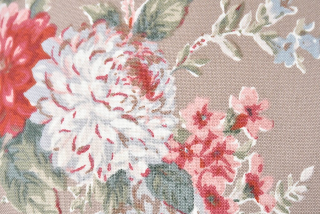 中古　美品　飛騨産業　キツツキ　穂高シリーズ　花柄とフリルが華やかなオットマン　(R-087259)