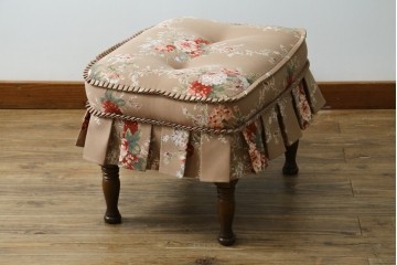 中古　美品　飛騨産業　キツツキ　穂高シリーズ　花柄とフリルが華やかなオットマン　(R-087259)