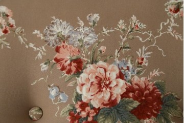 中古　美品　飛騨産業　キツツキ　穂高シリーズ　花柄とフリルが華やかなオットマン　(R-087259)