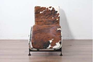 中古　リプロダクト品　Le Corbusier(ル・コルビュジエ)デザイン　LC4　本革　洗練されたフォルムのシェーズロング　(R-087260)