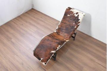 中古　リプロダクト品　Le Corbusier(ル・コルビュジエ)デザイン　LC4　本革　洗練されたフォルムのシェーズロング　(R-087260)