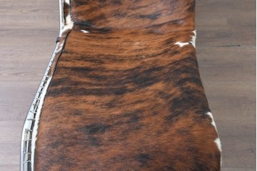 中古　リプロダクト品　Le Corbusier(ル・コルビュジエ)デザイン　LC4　本革　洗練されたフォルムのシェーズロング　(R-087260)