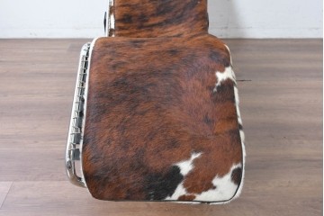 中古　リプロダクト品　Le Corbusier(ル・コルビュジエ)デザイン　LC4　本革　洗練されたフォルムのシェーズロング　(R-087260)