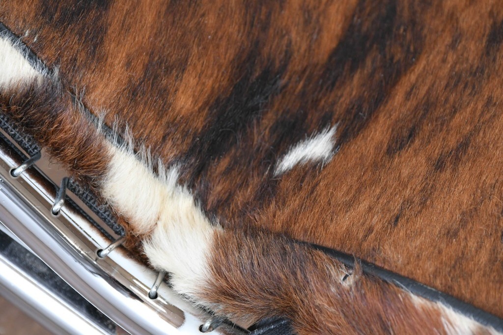 中古　リプロダクト品　Le Corbusier(ル・コルビュジエ)デザイン　LC4　本革　洗練されたフォルムのシェーズロング　(R-087260)