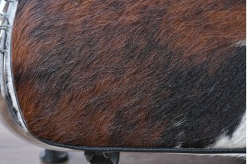 中古　リプロダクト品　Le Corbusier(ル・コルビュジエ)デザイン　LC4　本革　洗練されたフォルムのシェーズロング　(R-087260)