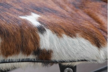 中古　リプロダクト品　Le Corbusier(ル・コルビュジエ)デザイン　LC4　本革　洗練されたフォルムのシェーズロング　(R-087260)