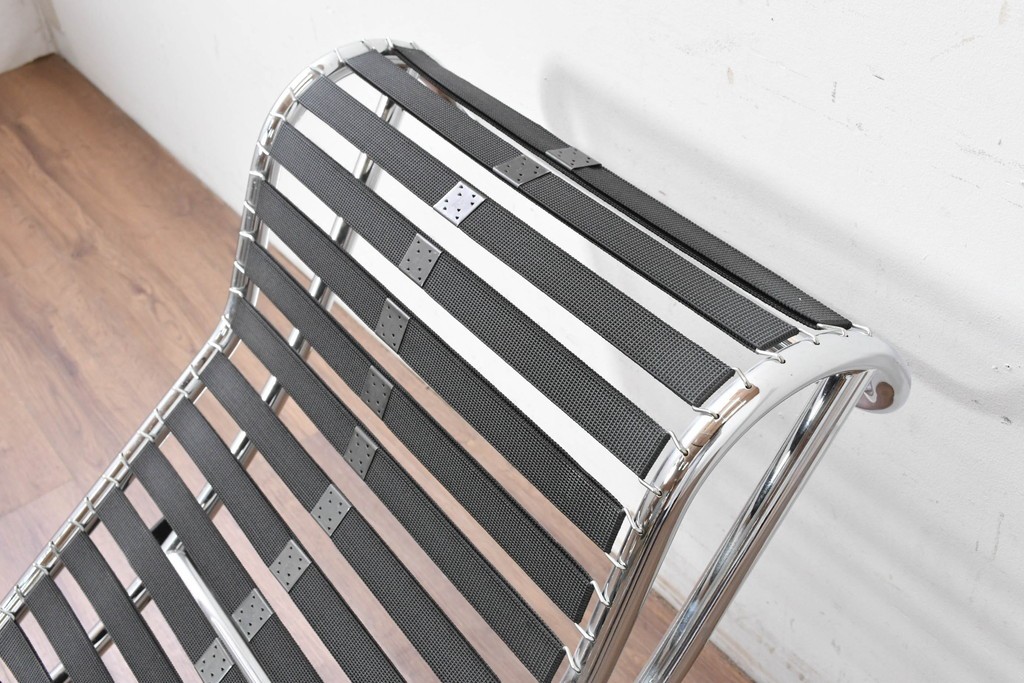 中古　リプロダクト品　Le Corbusier(ル・コルビュジエ)デザイン　LC4　本革　洗練されたフォルムのシェーズロング　(R-087260)