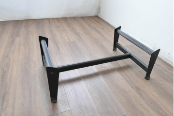 中古　リプロダクト品　Le Corbusier(ル・コルビュジエ)デザイン　LC4　本革　洗練されたフォルムのシェーズロング　(R-087260)