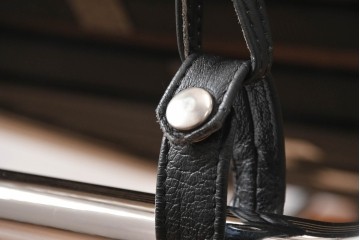 中古　リプロダクト品　Le Corbusier(ル・コルビュジエ)デザイン　LC4　本革　洗練されたフォルムのシェーズロング　(R-087260)
