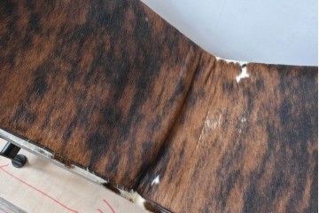 中古　リプロダクト品　Le Corbusier(ル・コルビュジエ)デザイン　LC4　本革　洗練されたフォルムのシェーズロング　(R-087260)
