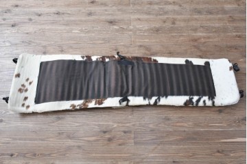中古　リプロダクト品　Le Corbusier(ル・コルビュジエ)デザイン　LC4　本革　洗練されたフォルムのシェーズロング　(R-087260)