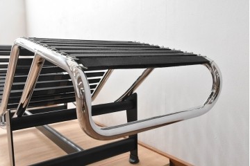 中古　リプロダクト品　Le Corbusier(ル・コルビュジエ)デザイン　LC4　本革　洗練されたフォルムのシェーズロング　(R-087260)