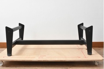 中古　リプロダクト品　Le Corbusier(ル・コルビュジエ)デザイン　LC4　本革　洗練されたフォルムのシェーズロング　(R-087260)