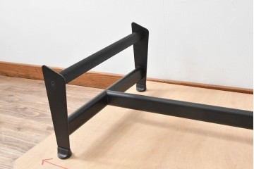 中古　リプロダクト品　Le Corbusier(ル・コルビュジエ)デザイン　LC4　本革　洗練されたフォルムのシェーズロング　(R-087260)