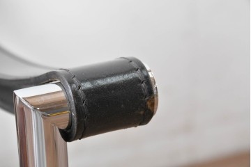 中古　Cassina(カッシーナ)　ル・コルビュジエ(Le Corbusier)　ピエール・ジャンヌレ(Pierre Jeanneret)　シャルロット・ペリアン(Charlotte Perriand)　LC1　スリングチェア　現行定価約78万円　(R-087261)