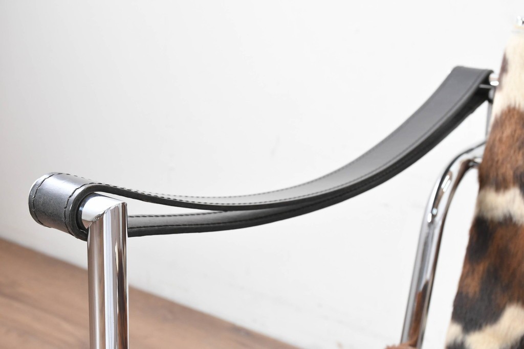 中古　Cassina(カッシーナ)　ル・コルビュジエ(Le Corbusier)　ピエール・ジャンヌレ(Pierre Jeanneret)　シャルロット・ペリアン(Charlotte Perriand)　LC1　スリングチェア　現行定価約78万円　(R-087261)