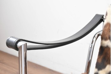 中古　Cassina(カッシーナ)　ル・コルビュジエ(Le Corbusier)　ピエール・ジャンヌレ(Pierre Jeanneret)　シャルロット・ペリアン(Charlotte Perriand)　LC1　スリングチェア　現行定価約78万円　(R-087261)