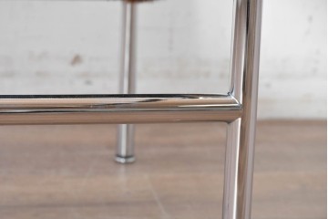 中古　Cassina(カッシーナ)　ル・コルビュジエ(Le Corbusier)　ピエール・ジャンヌレ(Pierre Jeanneret)　シャルロット・ペリアン(Charlotte Perriand)　LC1　スリングチェア　現行定価約78万円　(R-087261)