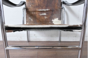 中古　Cassina(カッシーナ)　ル・コルビュジエ(Le Corbusier)　ピエール・ジャンヌレ(Pierre Jeanneret)　シャルロット・ペリアン(Charlotte Perriand)　LC1　スリングチェア　現行定価約78万円　(R-087262)