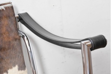 中古　Cassina(カッシーナ)　ル・コルビュジエ(Le Corbusier)　ピエール・ジャンヌレ(Pierre Jeanneret)　シャルロット・ペリアン(Charlotte Perriand)　LC1　スリングチェア　現行定価約78万円　(R-087262)