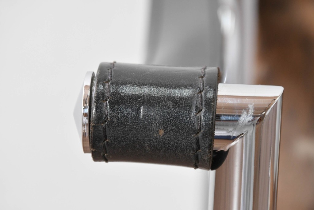 中古　Cassina(カッシーナ)　ル・コルビュジエ(Le Corbusier)　ピエール・ジャンヌレ(Pierre Jeanneret)　シャルロット・ペリアン(Charlotte Perriand)　LC1　スリングチェア　現行定価約78万円　(R-087262)